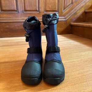 Baffin kids winter boot for sale (youth size 5)